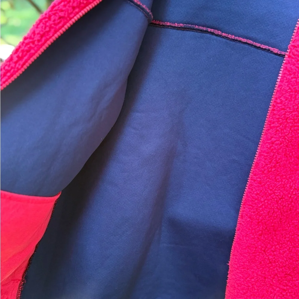 Columbia Woman’s Vibrant Red Sherpa Teddy Zip Up, XL - Picture 5 of 8